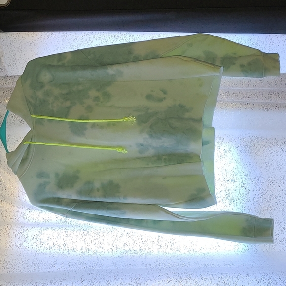 ***NWOT*** Womens cropped tye dye hoodie Size M - Picture 1 of 3